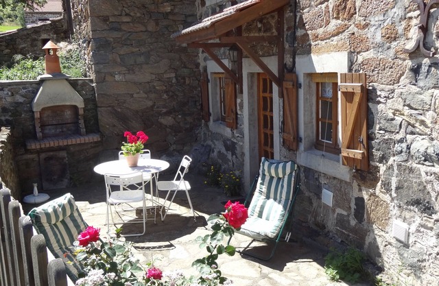Gîte 4/5 Pers à Chazelles Surplombant la Vallée de la Desges