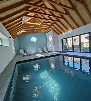 Gîte avec piscine intérieure