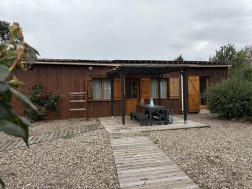 Gîte calme avec piscine couverte et jardin en Auvergne - FR-1-489-590