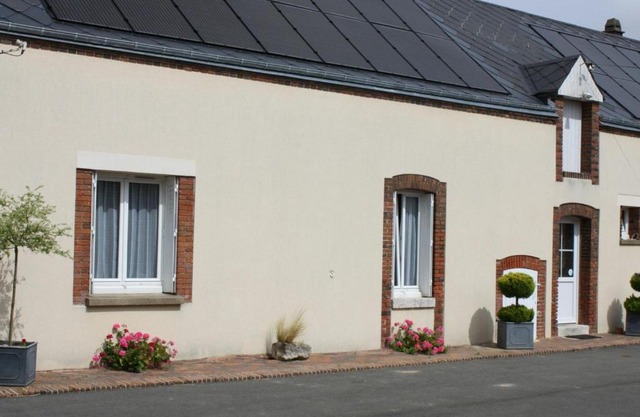 Gîte chaleureux avec jardin arboré, terrasse, salle de jeux et parking privé à Pré-Saint-Évroult. - FR-1-581-3