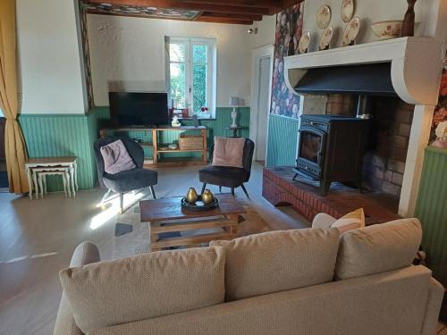 Gîte cosy 6 pers. avec piscines partagées et animaux admis dans l'Allier - FR-1-489-565