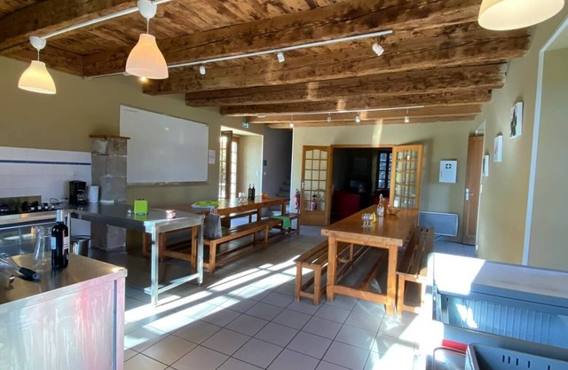 Gîte en Lozère de Groupe, Ferme Cévenole Agencée Avec 23 Couchages