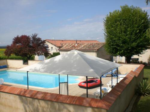 Gîte familial avec piscine et animaux admis - FR-1-653-272