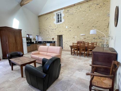 Gîte La Maison des Poètes de 1 à 6 personnes à Treigny Perreuse