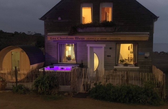 Gîte Les Chardons Bleus. Sea view/wellness area