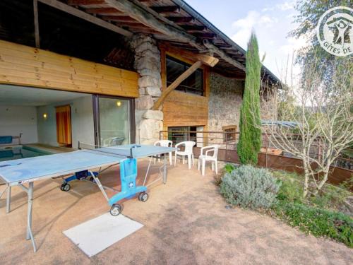 Gîte spacieux avec cheminée et animaux acceptés - FR-1-496-132