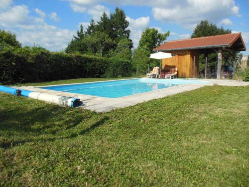 Gîte spacieux à Renaison avec cheminée, jardin et équipements enfants - FR-1-496-257