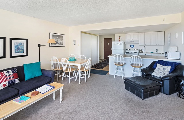 G600 is a 2bdrm condo located on the first floor with limited ocean views. No cleaning fees