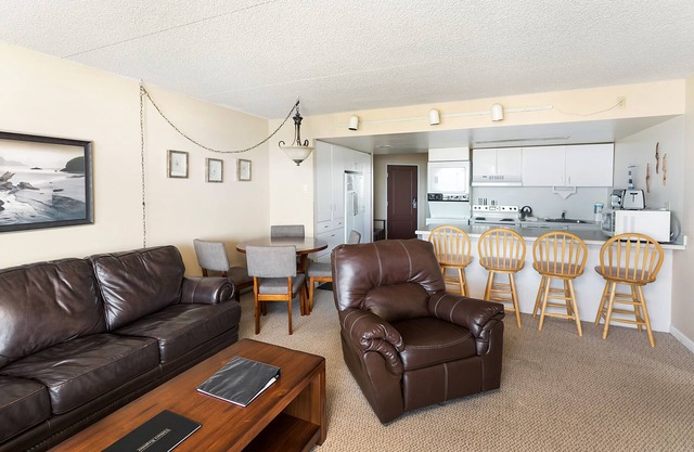 G660 2 bedroom 3rd floor end unit PET FRIENDLY No Cleaning Fees
