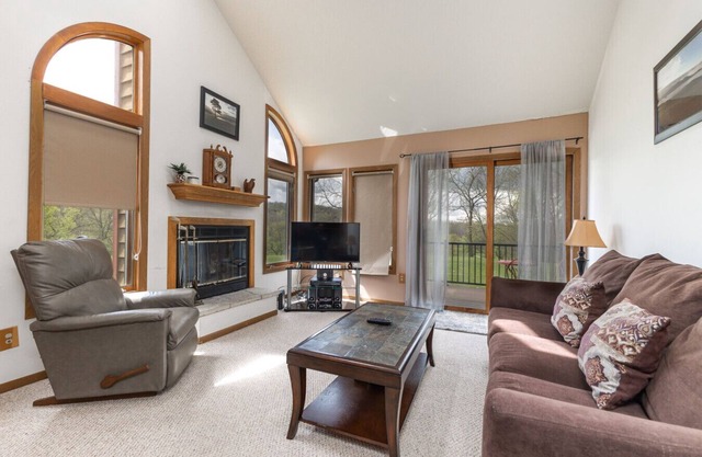 Galena Territory Retreat | 2BR/2BA Townhome w/Fireplace & Scenic Views