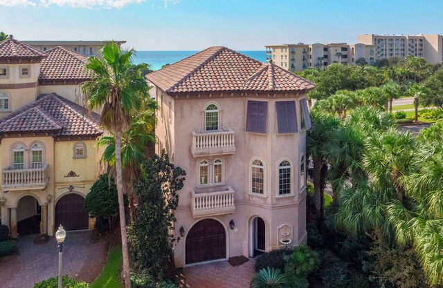 Galileo - Gated Subdivision, Gulf Views, Community Pool + Hot Tub, Pet Friendly!