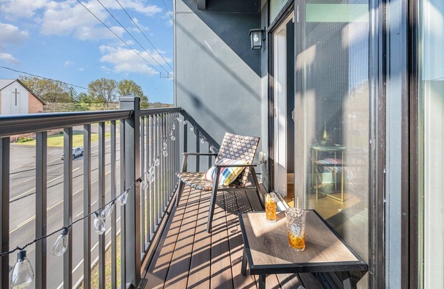 Gallatin Retreat-private Balcony-in East Nashville