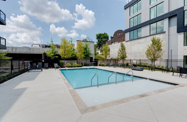 Game Day HQ! Walk to Vandy *POOL* Near Broadway