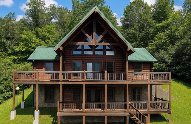 Game Nights, Cozy Beds & Scenic Views - All at Dream Mtn Lodge!