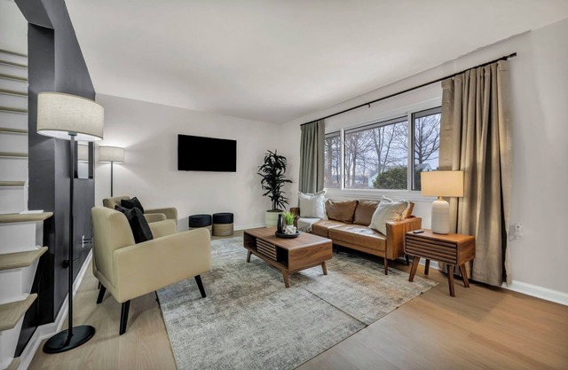 Game Room.Bar.Firepit.Renovated & Modern Retreat!