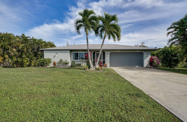Game Room + Screened Lanai: Pine Island Getaway!