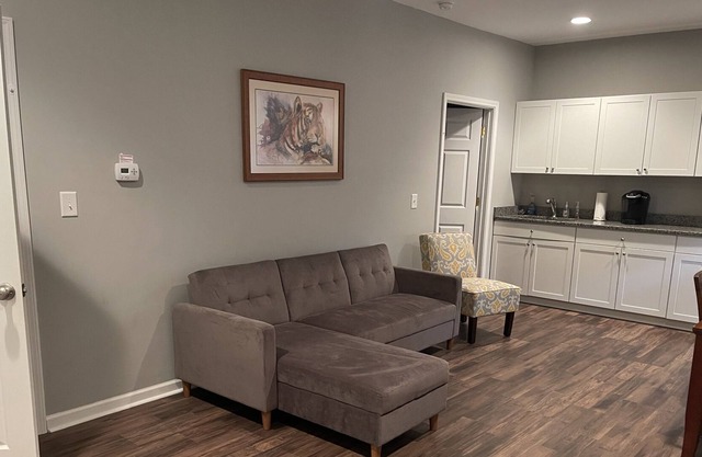 Gameday Guesthouse- great for families!!! Available for Louisville!