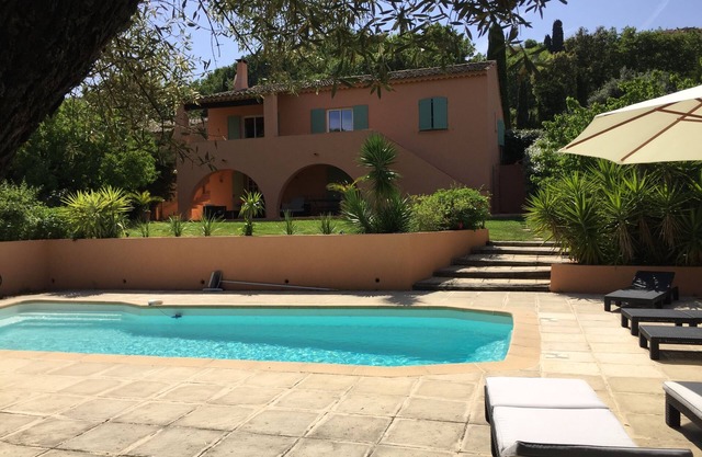 Garden apartment in villa