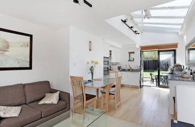 Garden Flat, Central Wimbledon & Parking, Close to Tennis