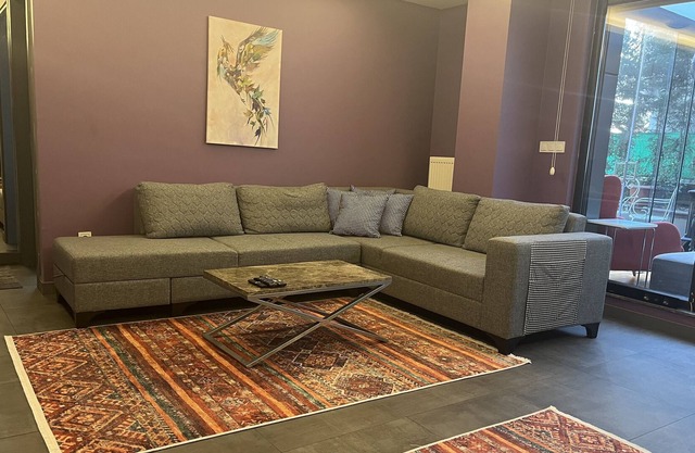 garden flat feel at home hGyhomes2103 with fireplace