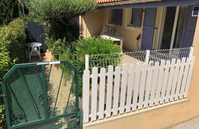 GARDEN-LEVEL APARTMENT WITH LARGE TILED TERRACE AND SMALL GARDEN