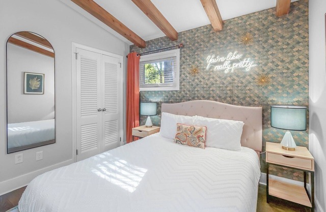 Garden Oasis w/Deck near Light Rail, SouthPark & SouthEnd