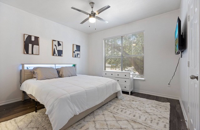 Gated Community Retreat Pool & Grill 10 Min to Downtown