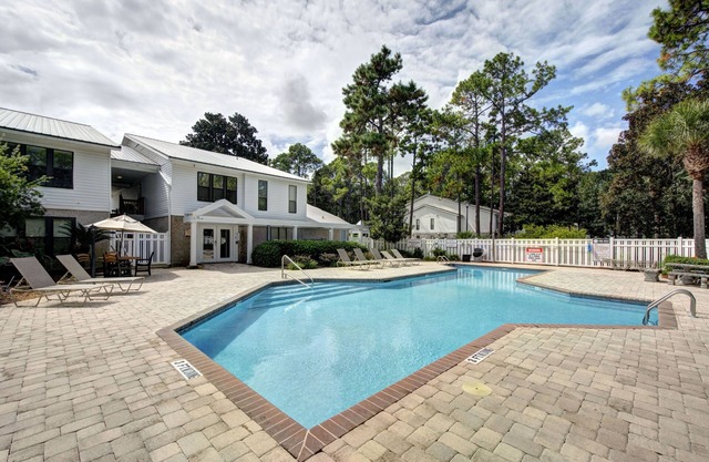 Gated Condo with Pool Walk to Nightlife St. Simons Island
