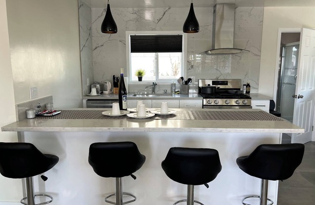 Gated & remodeled 2b/2b house, WiFi in welcoming Baldwin Park