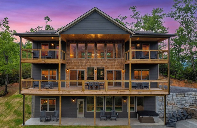 Gatlinburg 24 min | Pool View HotTub Game Room