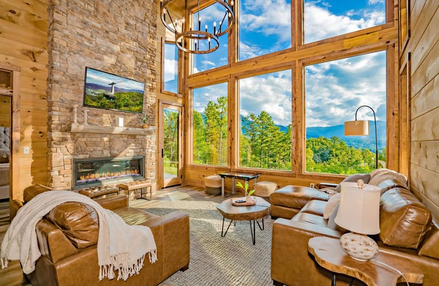 GatMtnRomance: Views, Secluded, Honeymoon, Outdoor Fireplace, Hot Tub, Wifi