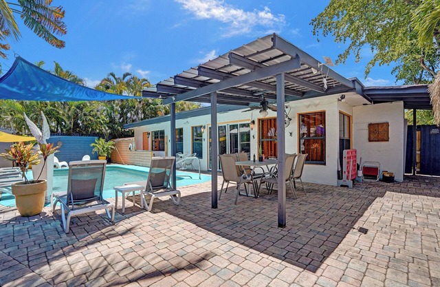 GAY MENS clothing optional guesthouse heated pool w soft king bd 10min to Wilton