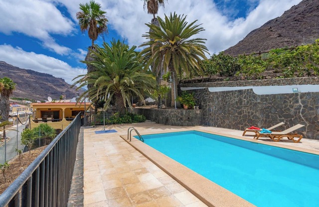 GC0284 Holiday house with shared pool in Mogán