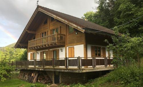 Gemütliches Holzhaus bis 12 Schlafplätze