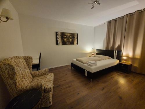 Gemütliches Privatzimmer mit französischem Doppelbett an der Universitätsklinik Mainz