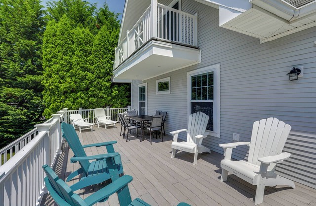 Gem of Narragansett Beach, House Retreat!