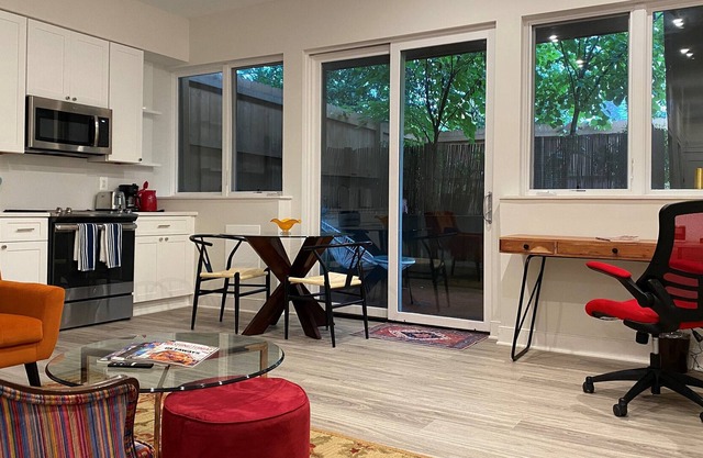 Georgetown Boutique Apartment in 4 unit bldg, Patio (1 mo min)