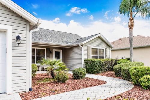 Georgetown - Centrally Located 3-2 Designer Home Villagepeople