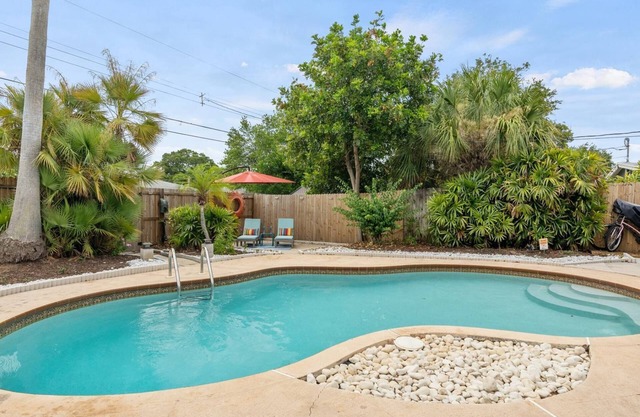 Get 20% off Rent for 30 Nights or More |SunKissed in St Pete - 3BR Home w/Heated Pool Near the Beach