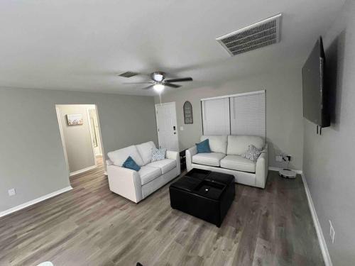 Get cozy in this Renovated home by the Villages