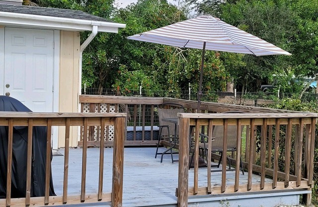 Get Out Of The Cold And Into This Adorable Country Home In Palm City