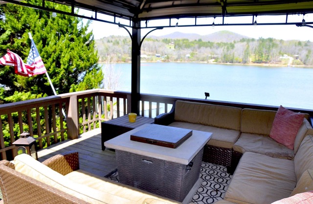 Get your feet wet and Go Fishing on Nottely Lake Free Wi-Fi, Parking, One Dog