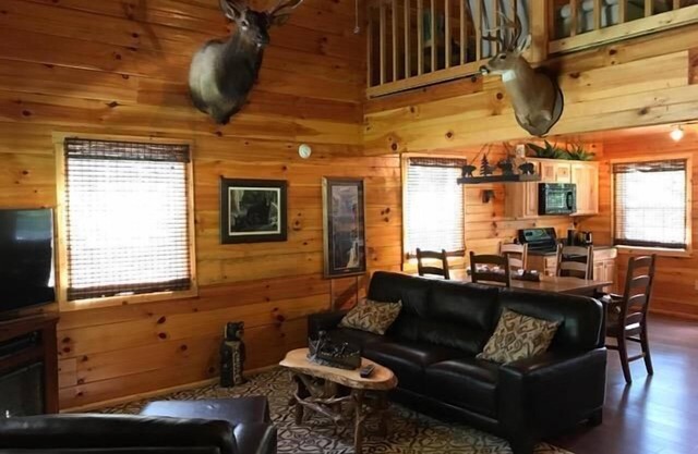 Getaway Cabin with a hot tub and internet