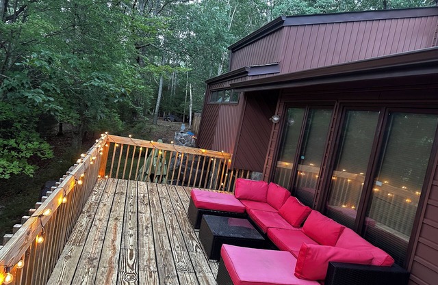 Getaway, house with a gorgeous view.Hot Tub