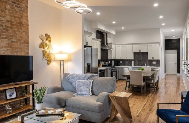 Getaway on Lee - Covington 3 Bedroom Apartment!