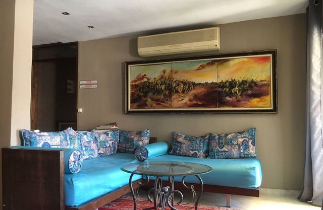 GHAZI APARTMENT. Decor and calm