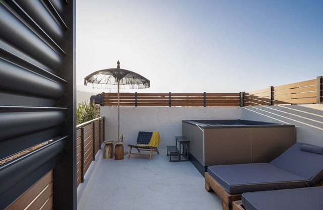 Giagia's Central Suite, By IdealStay Experience