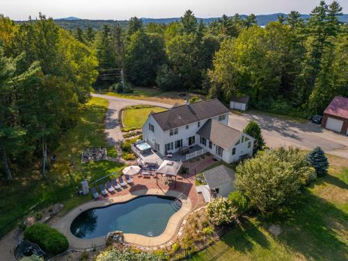 Gilford Getaway - Pool & Hot Tub - Lakes Region