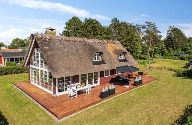 "Ginnie" - 300m from the sea by Interhome