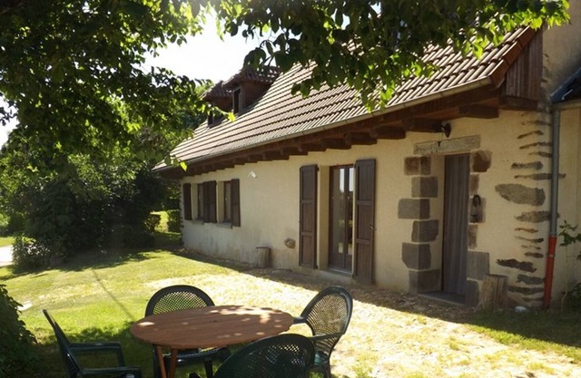 Gite Arpajon-sur-Cère, 2 bedrooms, 4 persons